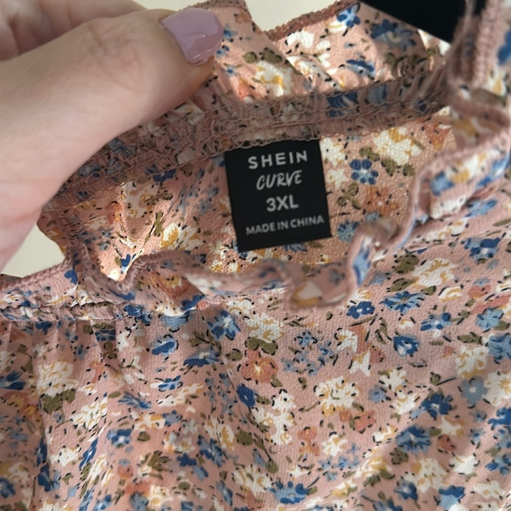 Floral blouse​ - Picture 3 of 4